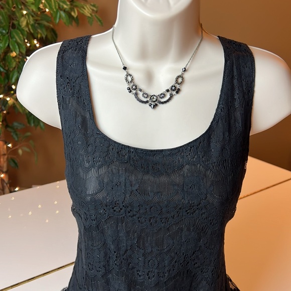 🖤BANANA REPUBLIC BLACK LACE OVER BLACK SHELL TOP SIZE SMALL🖤 - Picture 4 of 16